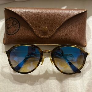 Ray-Ban 4253 sunglasses in Tortoise with Blue Lens